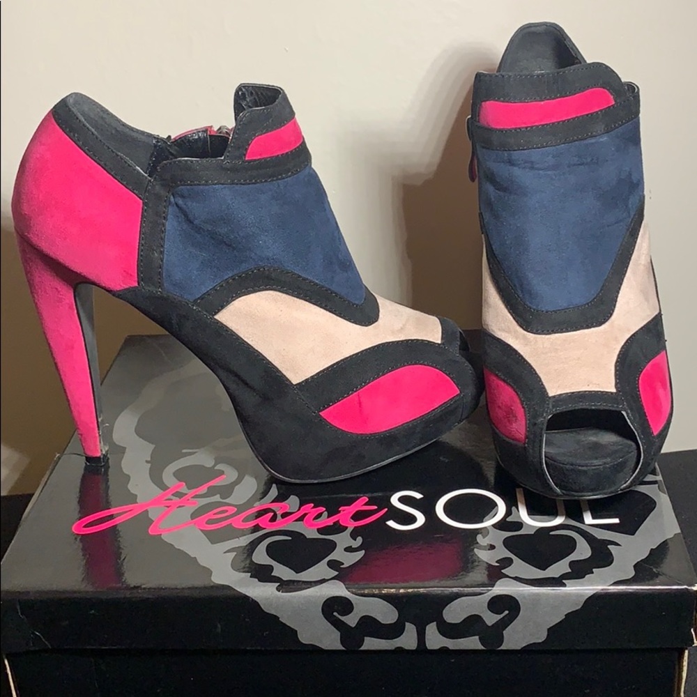 HeartSOUL Suede Multi Fuchsia, Cream,Blue Platform